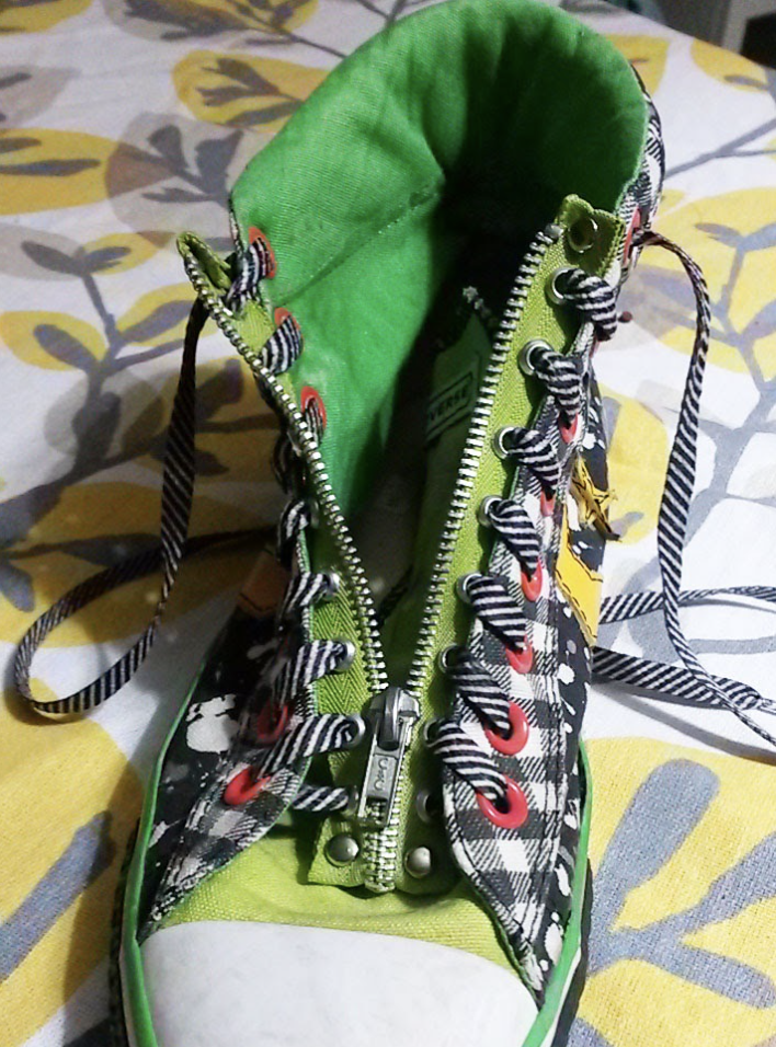 Brooke's zip up laces will be very convenient for anyone who has trouble with laces