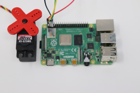 Control servos with CircuitPython and Raspberry Pi
