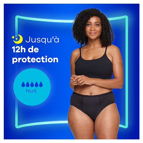 Femme portant une culotte menstruelle Always Taille haute qui offre jusqu'à 12 heures de protection.