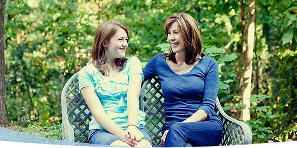 Maman parle à sa fille