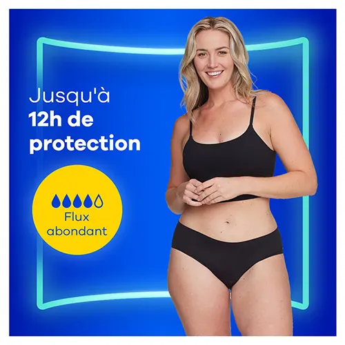 Femme portant une culotte menstruelle Always Hipster qui offre jusqu'à 12 heures de protection.