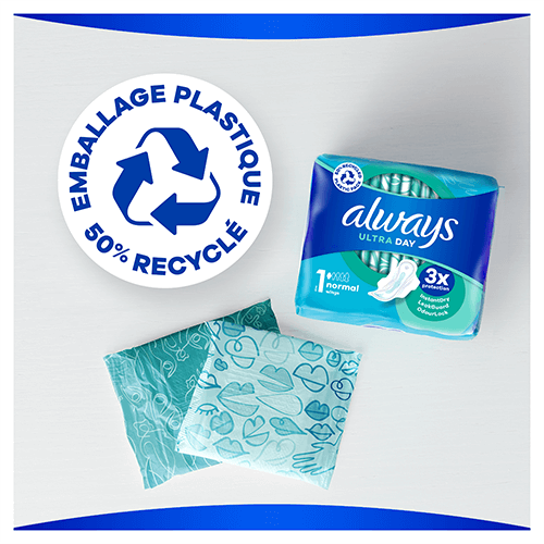 L'emballage des serviettes hygiéniques avec ailettes Always Ultra Day Normal fait à 50% de plastique recyclé