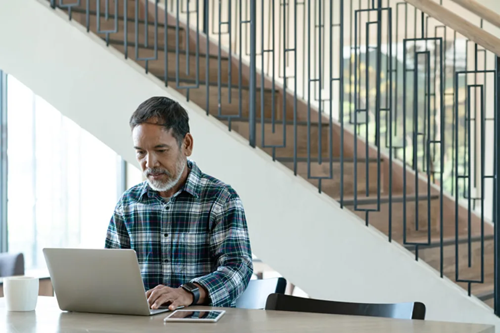 old man working in laptop