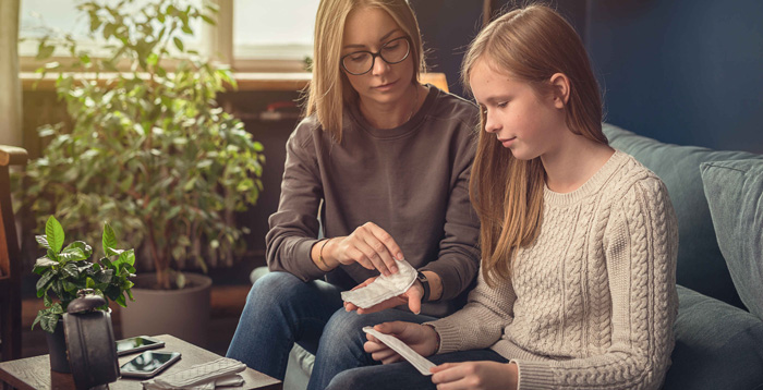 daughter discussing with mom