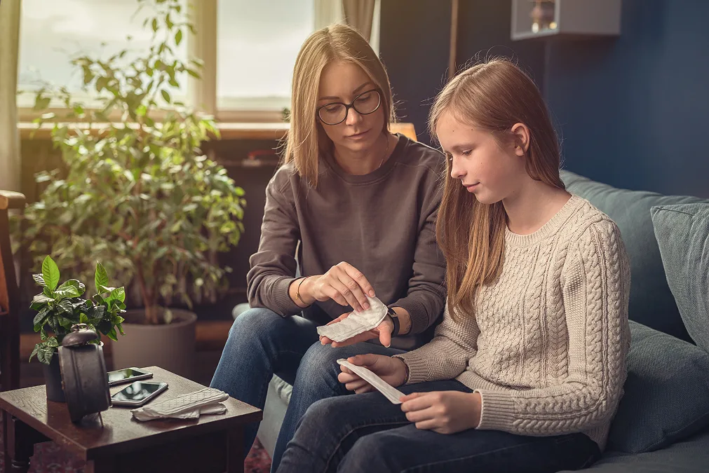 daughter discussing with mom