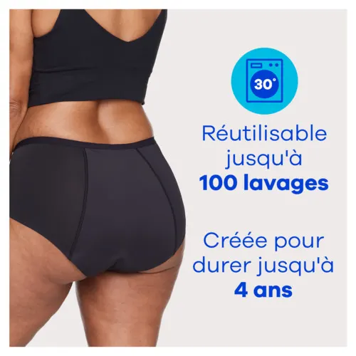 Femme portant une culotte menstruelle Taille haute qui peut être réutlisée jusqu'à 100 lavages