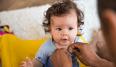 Tres consejos de expertos para elegir la ropa de bebé