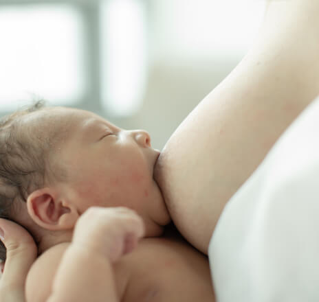 Cómo producir más leche materna durante la lactancia