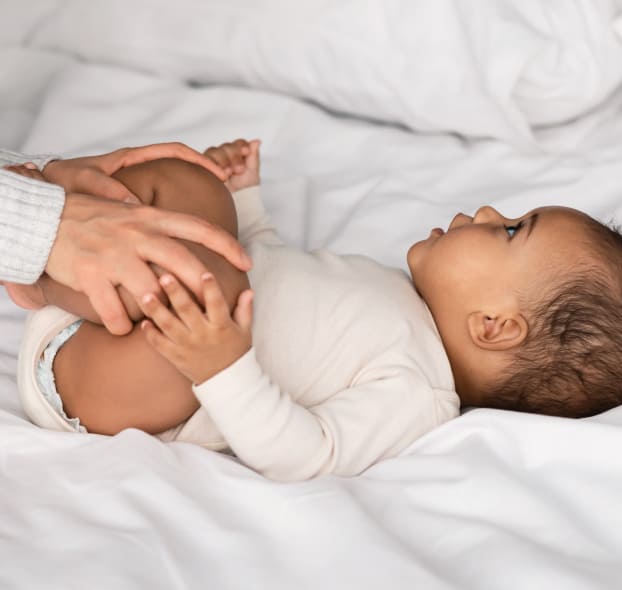 posiciones-para-sacar-los-gases-de-tu-bebe-desktop