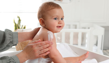 Manera-correcta-de-hidratar-la-piel-de-tu-pequenin-previsualizacion