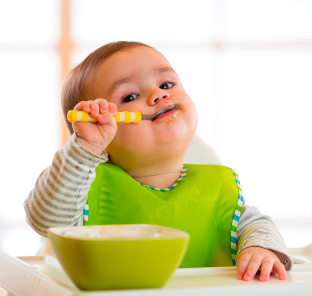 por-que-es-bueno-dejar-que-un-nino-se-ensucie-con-comida-desktop