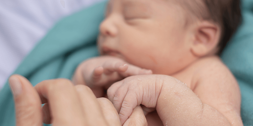 5 formas de estimular a tu recién nacido en sus primeros días paso dos