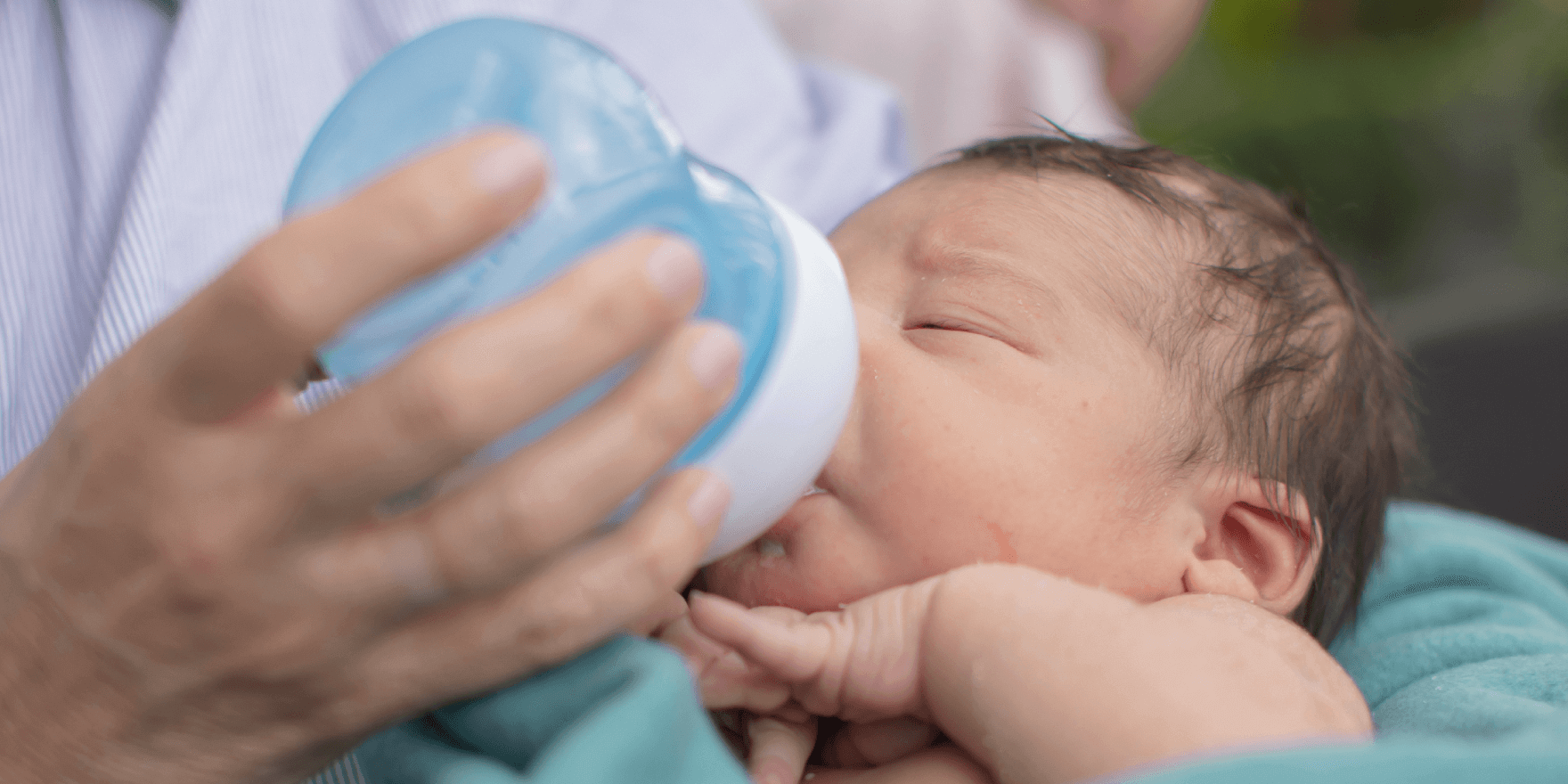 ¿Puedes darle agua a tu recién nacido? paso dos
