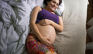 Aceite de almendras para cuidar tu piel en el embarazo prev