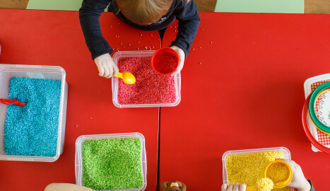 como-hacer-una-mesa-sensorial-para-ninos-previsualizacion