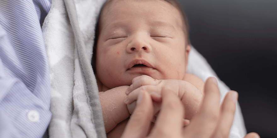 5 formas de estimular a tu recién nacido en sus primeros días paso uno