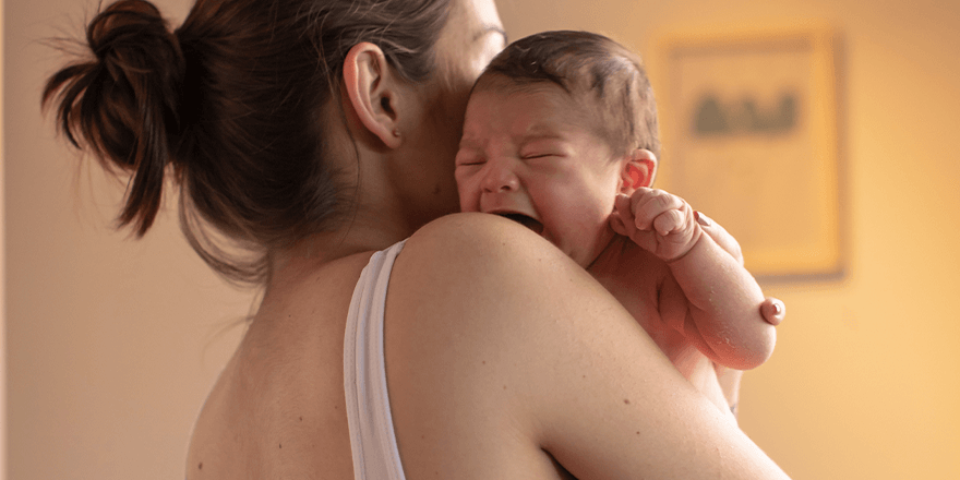 ¿Cuándo sacarle gases a tu bebé recién nacido? paso dos