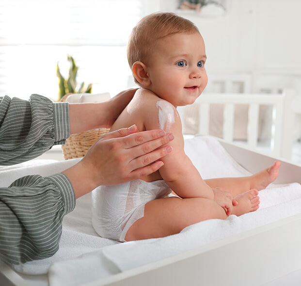 Manera-correcta-de-hidratar-la-piel-de-tu-pequenin-desktop