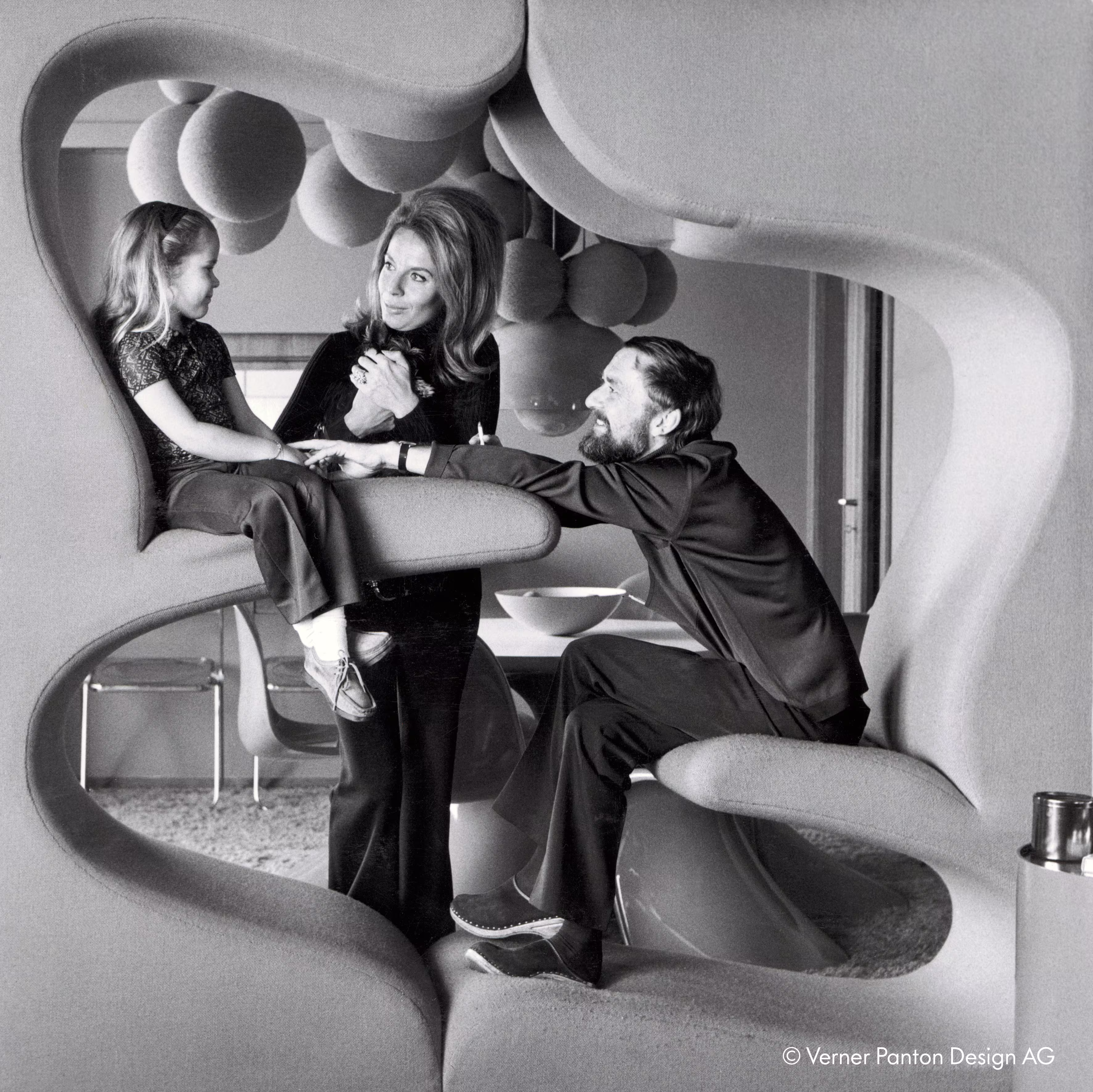 341351 Carin Marianne and Verner Panton in the Living Tower master