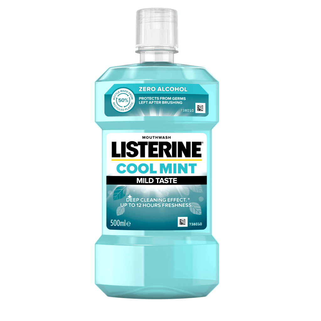 Listerine Cool Mint Mild Mint 500 ml termékfotó, Protects from Germs left after brushing és Deep Cleaning effect up to 12 hours freshness feliratokkal