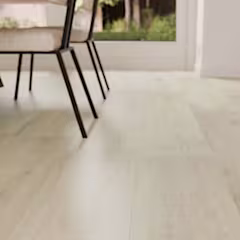 beige laminaat in eetkamer