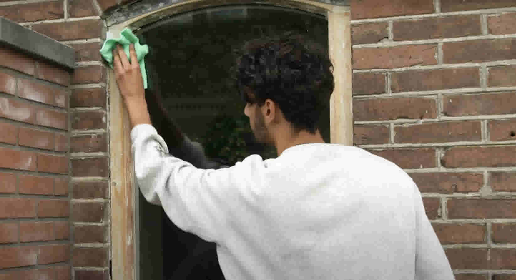 Kozijnen schoonmaken en ontvetten