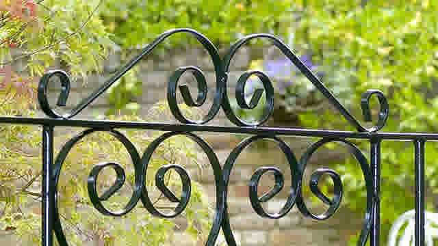 Tutorial - Verf - Hoe lak ik een metalen hek of tuinbank? - Thumbnail