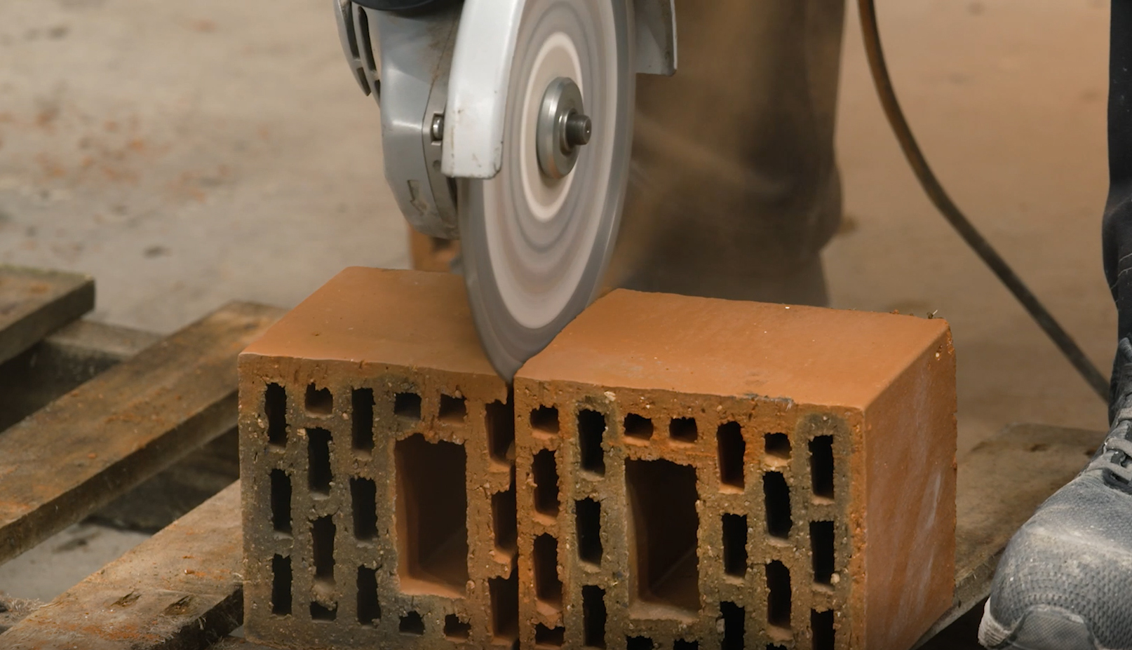 Monter un mur en briques rapides? Suivez notre tuto GAMMA — free download