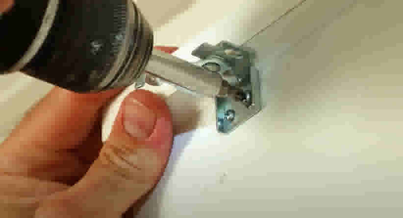 Montagesteun bevestigen