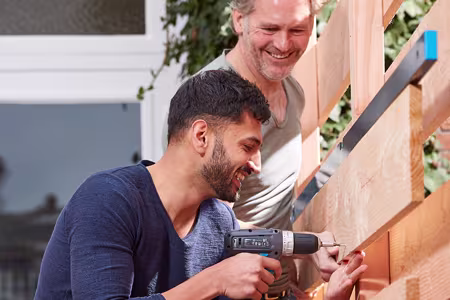 Hoe plaats ik een houten schutting? 