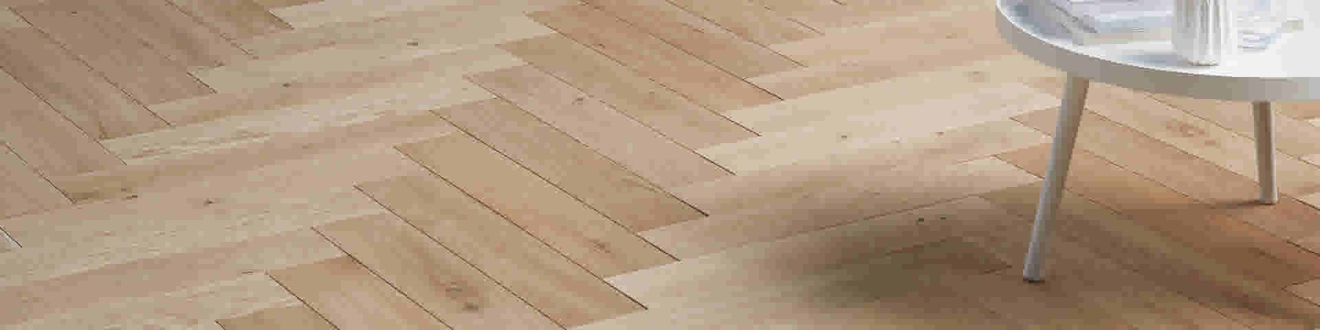 Comment poncer un plancher en bois ?