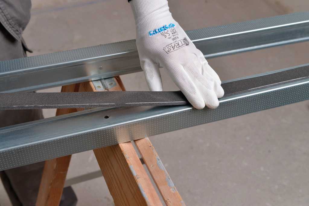 Réaliser une cloison Gyproc avec des profilés Metal Stud GAMMA