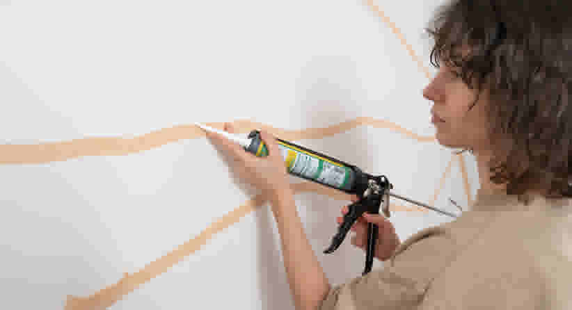 Acrylkit aanbrengen op muur