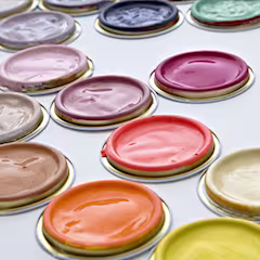 Verfdeksel in verschillende kleuren