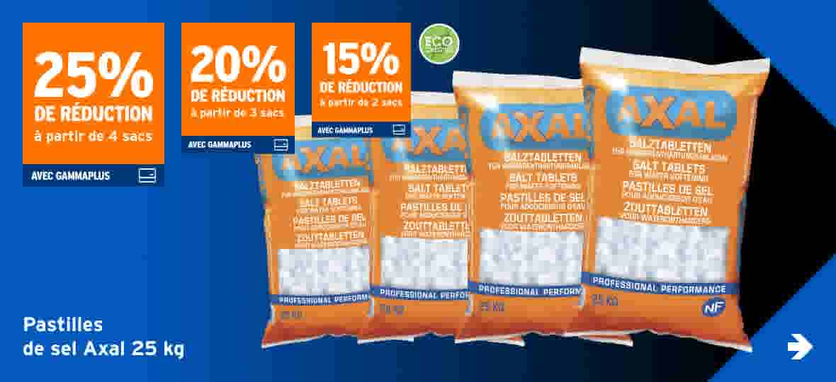 Quatre sacs de pastilles de sel Axal 25 kg orange et bleu avec offres de réduction de 15% à 25% et logo éco-efficace.