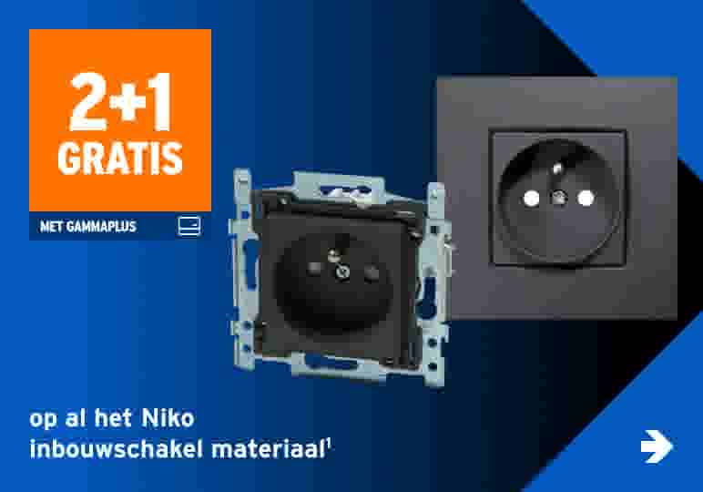 Twee zwarte Niko stopcontacten op blauwe achtergrond met oranje '2+1 GRATIS' label en tekst over inbouwschakel materiaal.