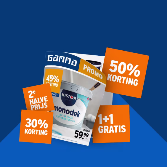 Gamma promofolder met oranje kortingslabels op blauwe achtergrond, met aanbiedingen zoals 50% korting en 1+1 gratis.