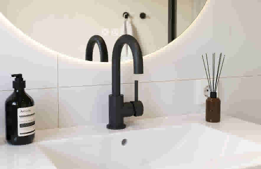 Badkamer met trendy kraan 