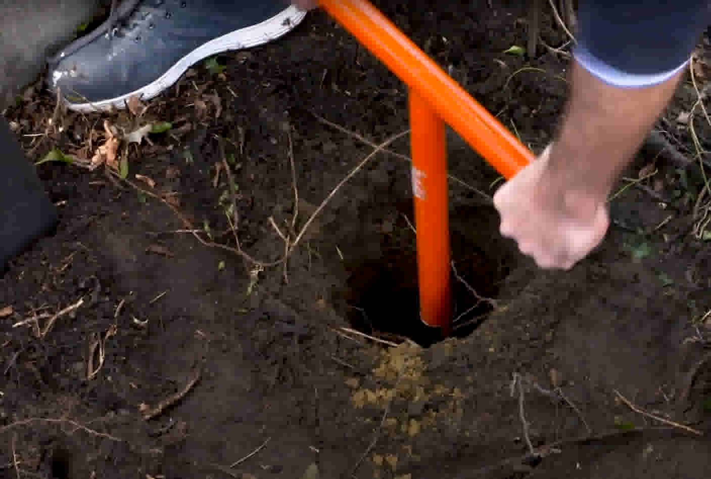 Stap 4 - Maak een gat voor de eerste tuinpaal