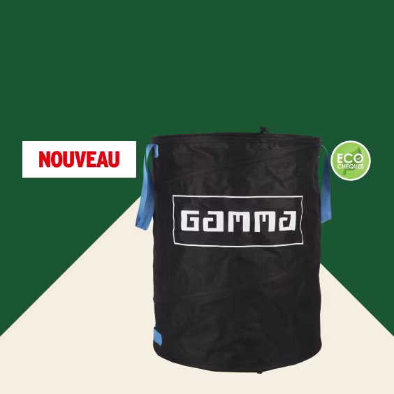 Sac à déchets verts Gamma avec logo blanc, étiquette rouge "NOUVEAU" et badge vert "ECO CIRQUE" sur fond vert.