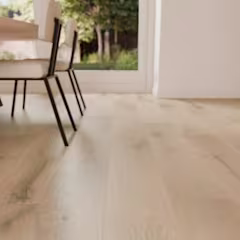 Laminaatvloer in eetkamer