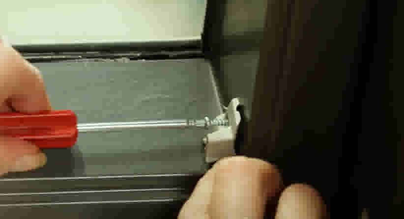 Montagesteunen voor de geleiders plaatsen