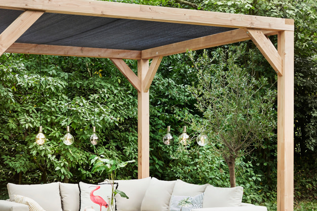 Een tuinhuis, pergola of carport in je tuin plaatsen | GAMMA