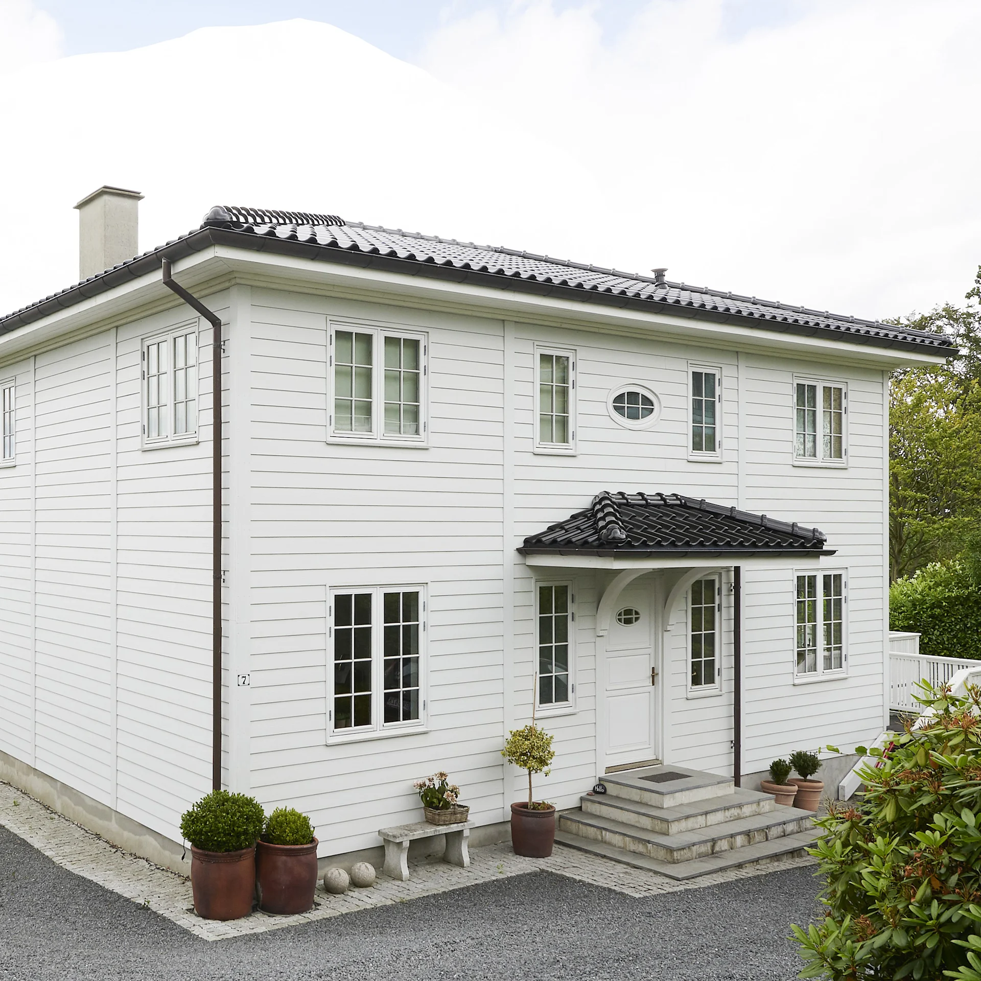 James Hardie tilbyder to forskellige typer facadebrædder i fibercement: Hardie® Plank og Hardie® VL Plank. Begge er robuste, vedligeholdelsesfrie og modstandsdygtige over for det danske vejr – men der er forskel på udseende og montage.