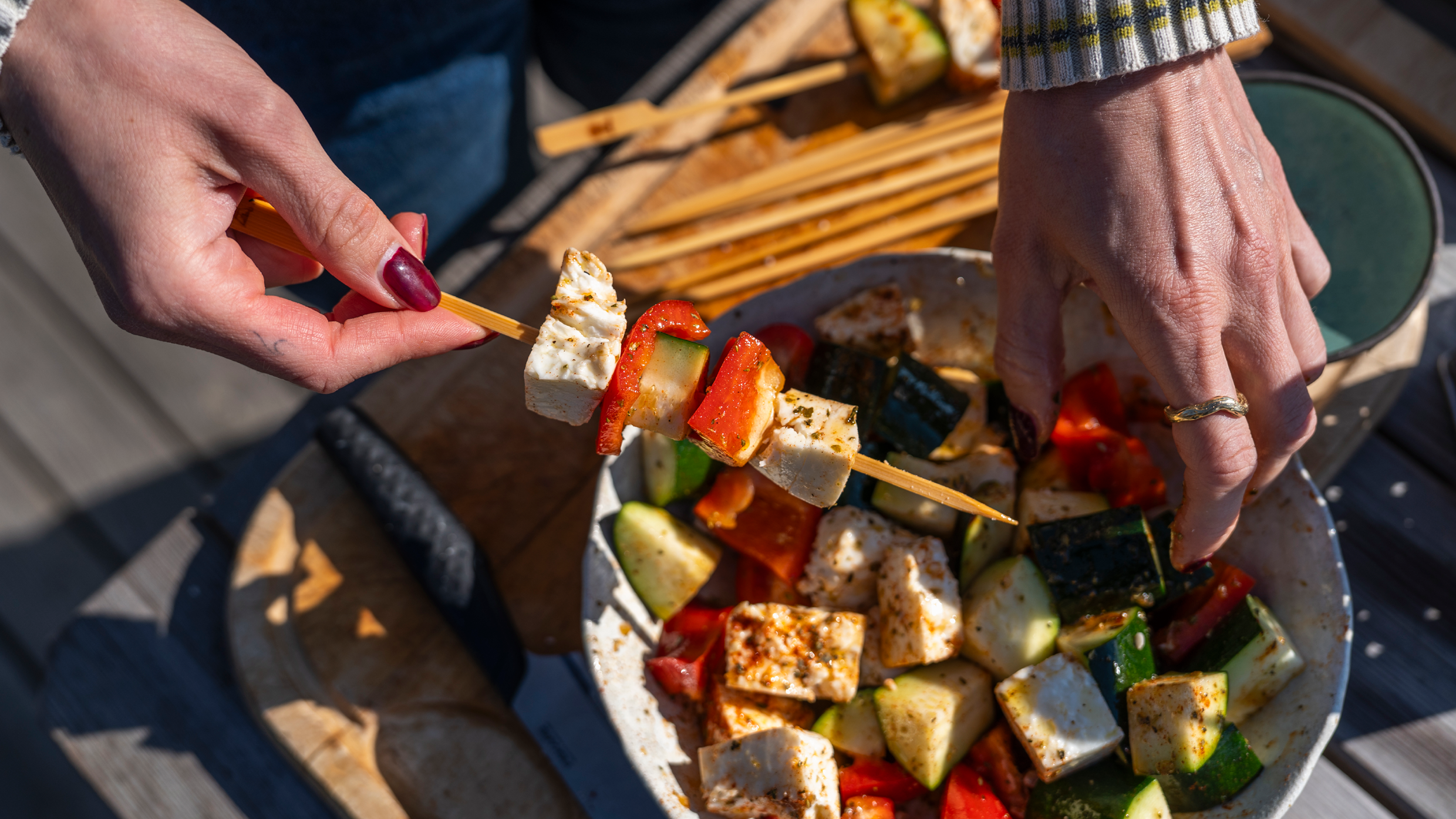 Grillspyd med halloumi og grønt