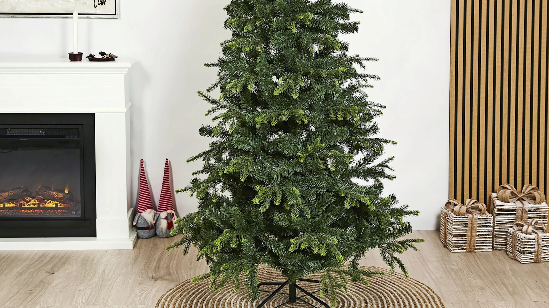 Kunstigt juletræ hos XL-BYG Få et flot og holdbart juletræ år efter år med et kunstigt juletræ fra XL-BYG. Vores kunstige juletræer ser naturlige ud, er nemme at sætte op og kræver ingen pasning – perfekt til dig, der vil have julestemning uden besvær. 