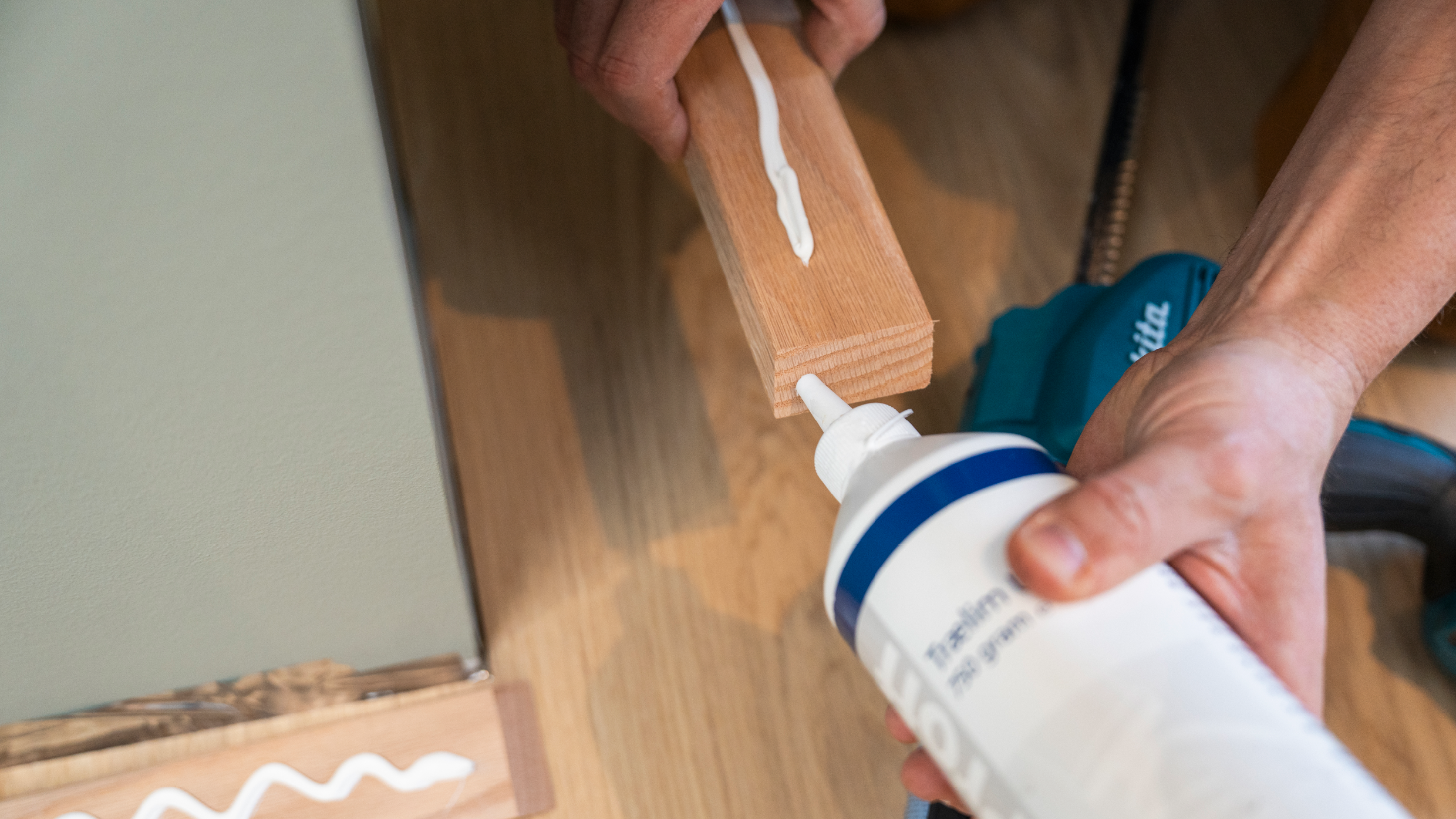 samling af fodlister bør ske med lim og søm