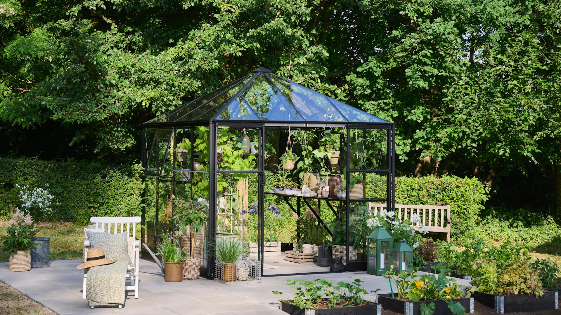 2480 1395 QUBE SUARE FRONT PAGE