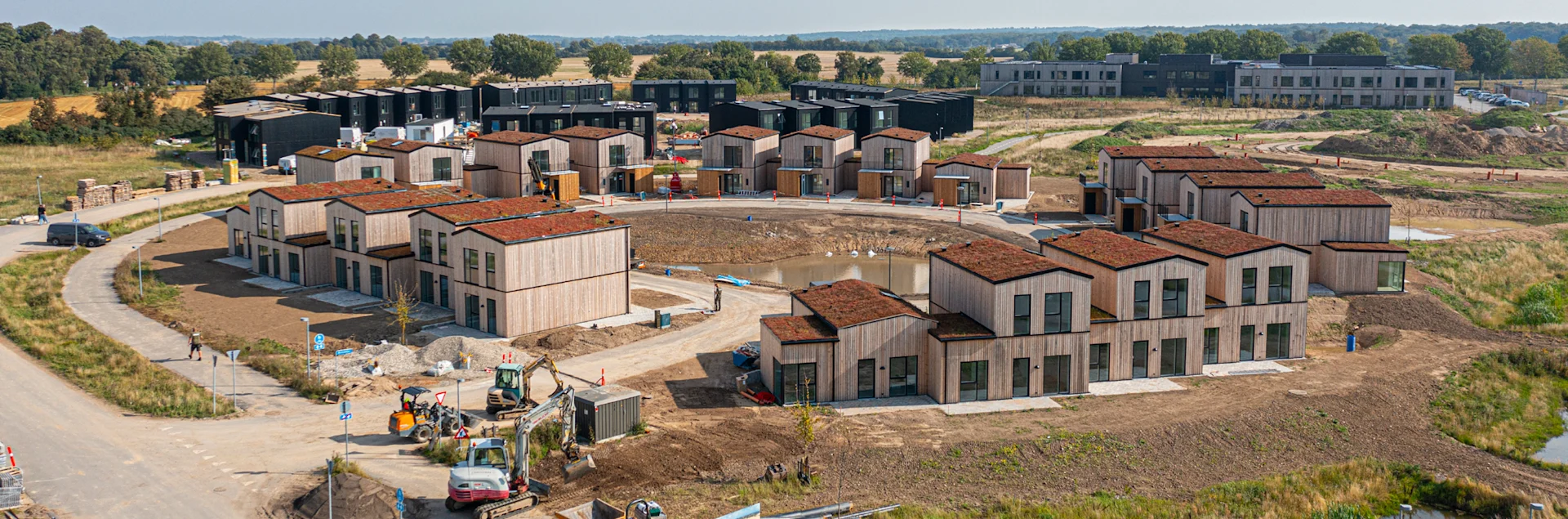 I Helsinge er 62 nye rækkehuse i Troldebakkerne opført med lokal afledning af regnvand (LAR).