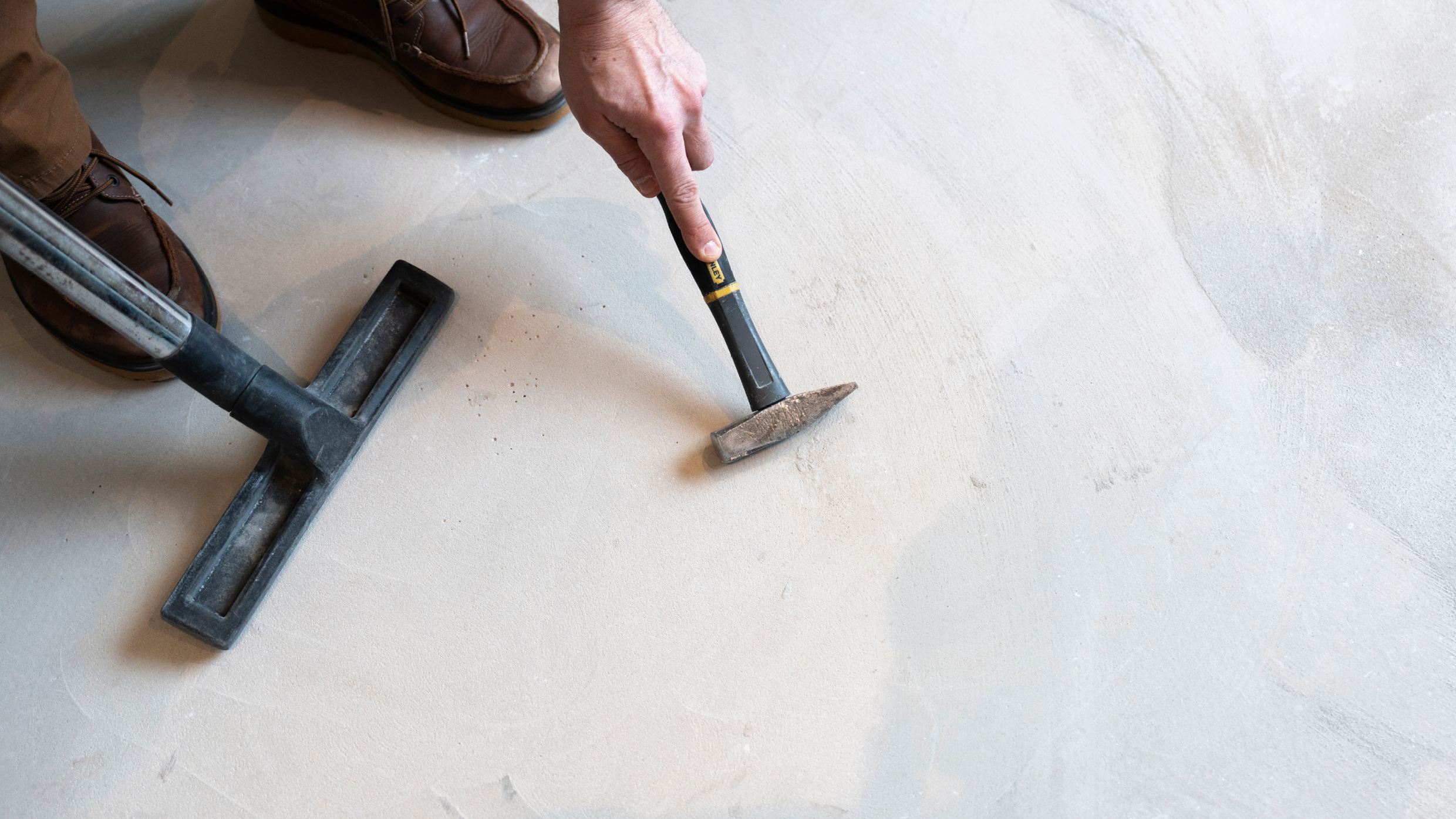 Under gulv bør renses og rengøres inden lægning af gulvunderlag